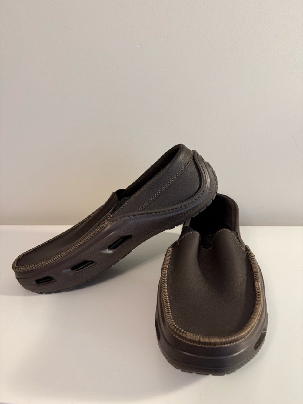 CROCS TIDELINE LEATHER LOAFER